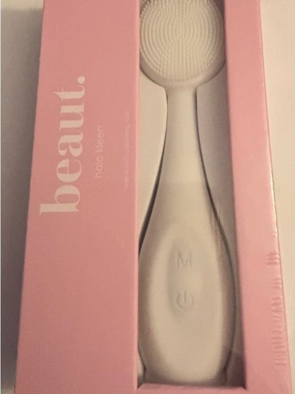 Beaut Halo Facial Tool Cleansing Brush - Gentle Silicone Sonic Vibration.